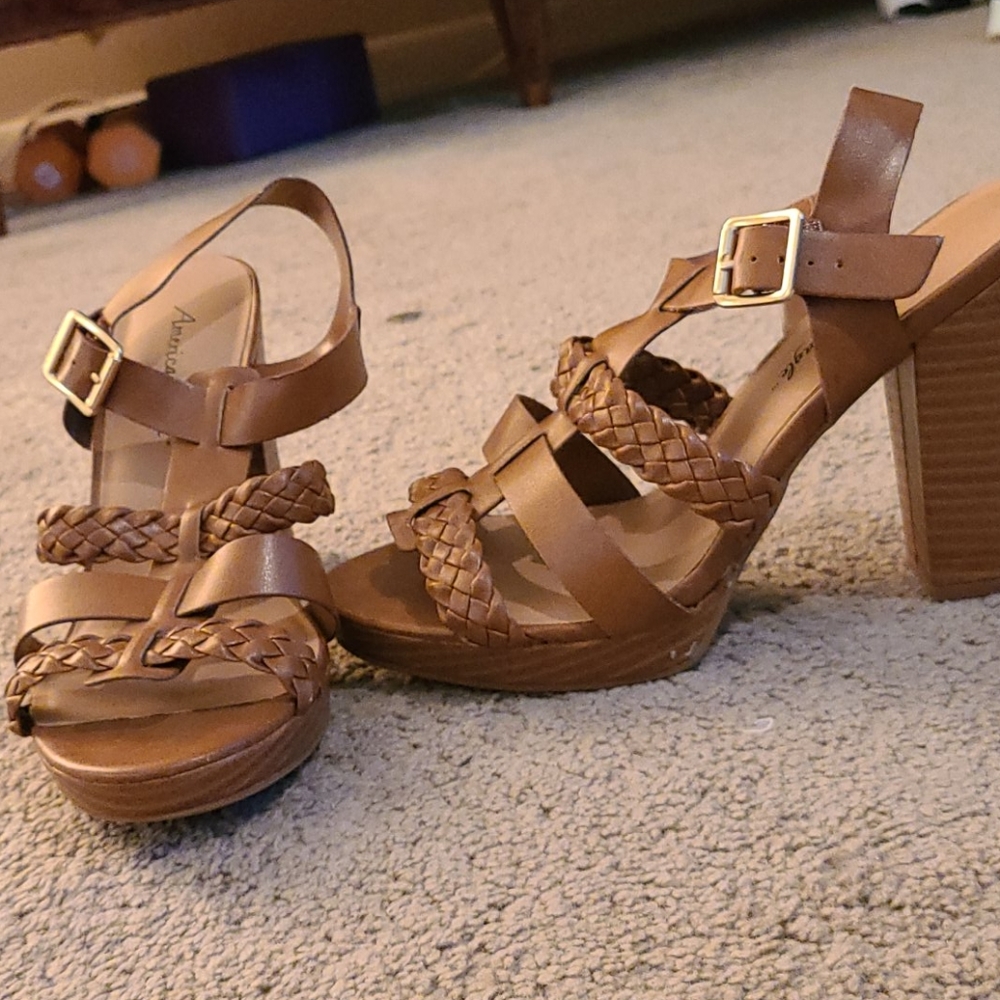 American Eagle brown heels